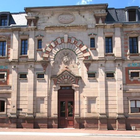 F2 Aux Pieds Des Thermes 3 Etoiles Luxeuil-les-Bains Exteriér fotografie